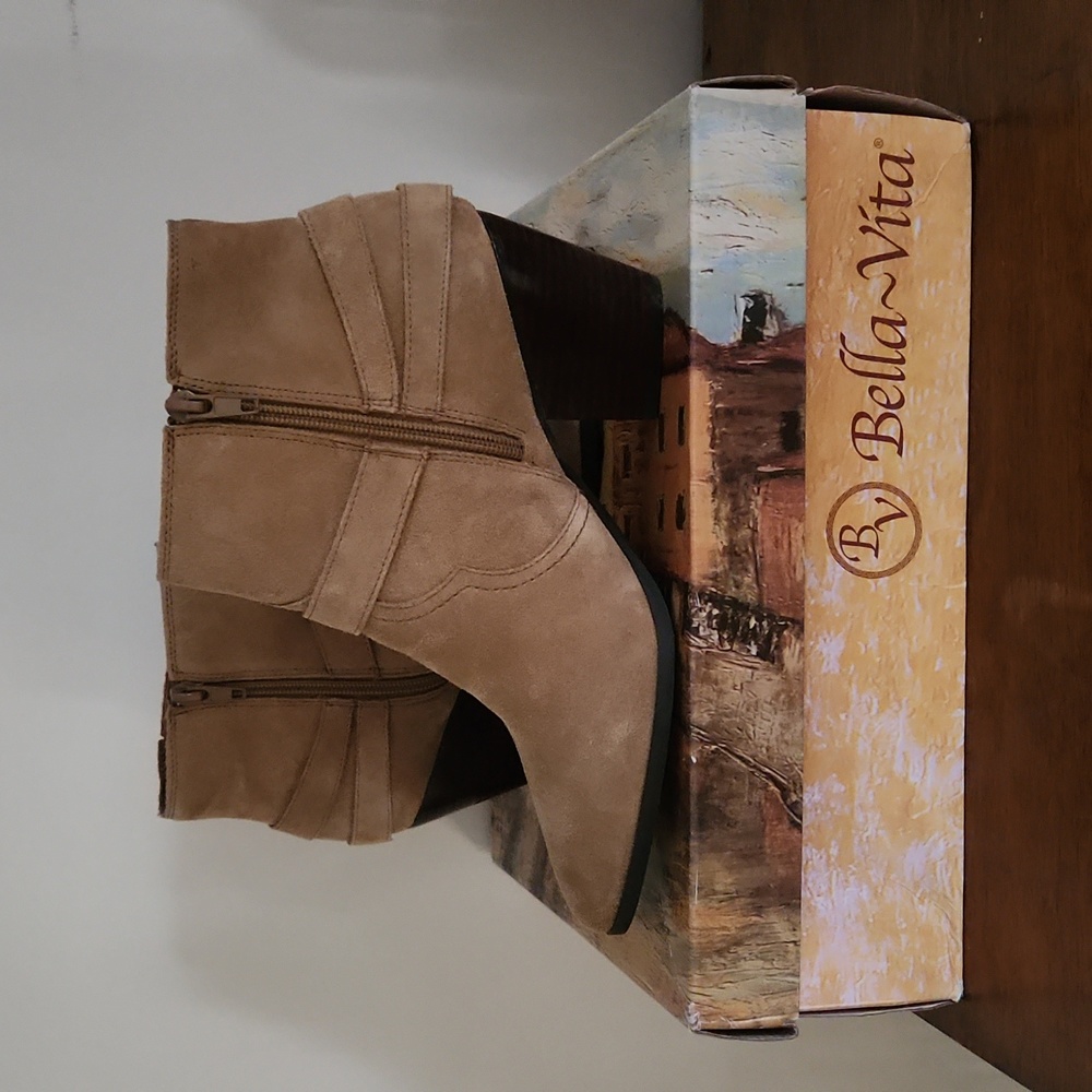 Bella Vita desert suede leather booties - Picture 2 of 5